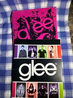 🆕 GLEE 2 pocket folders (set of 2) Plastic portfolio folders 3 hole design